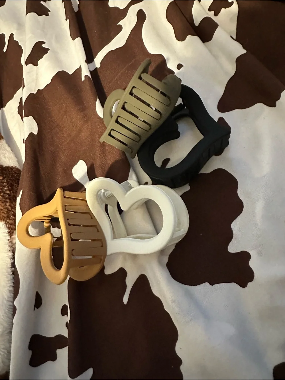 4 small heart shaped claw clips